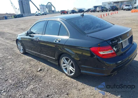 2012 Mercedes-Benz C 300 Sport 4Matic из США, поврежденный, VIN WDDGF8BBXCR193161